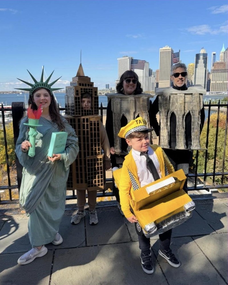 Kids in New York-themed Halloween costumes at the Brooklyn Heights Halloween Parade